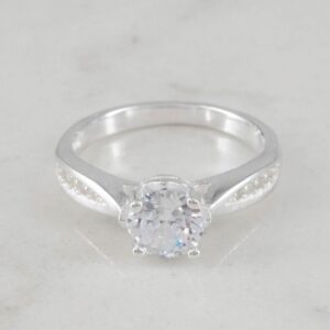 ANILLO SOLITARIO CIRCON 4 PUNTAS BANDA CIRCONES